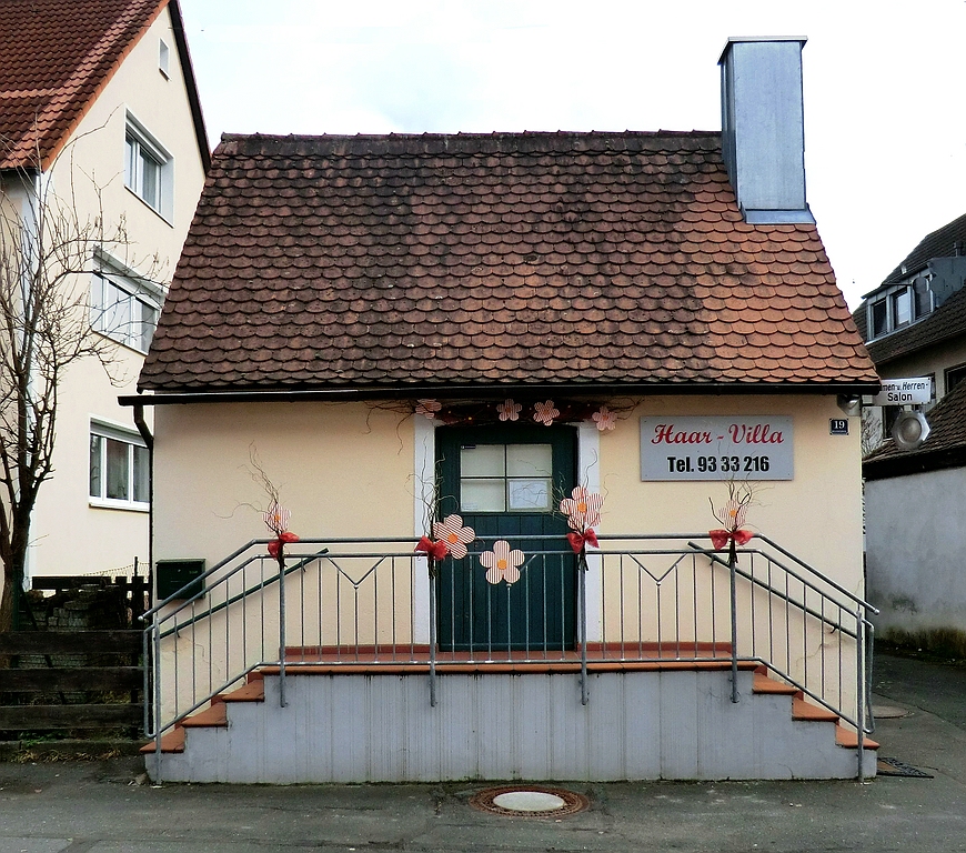 Milchhaus, jetzt ein Friseur.jpg