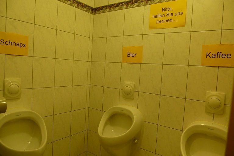 P1150427 Toiletten Trennung.JPG