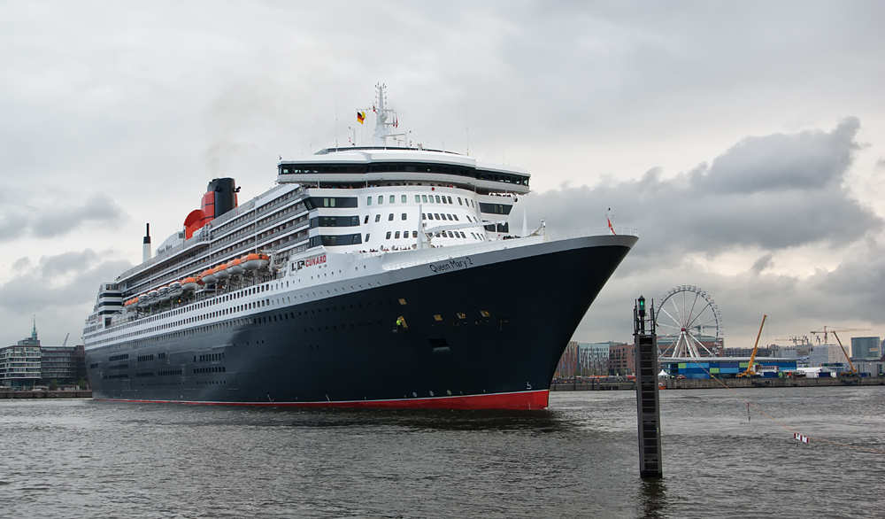 Hamburg_Quenn Mary 2_Cruise Center Hafencity_02.jpg