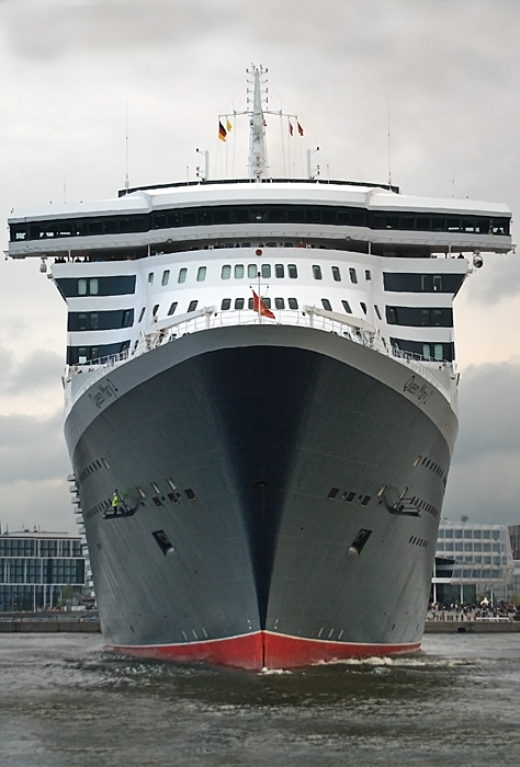 Hamburg_Quenn Mary 2_Cruise Center Hafencity_.jpg