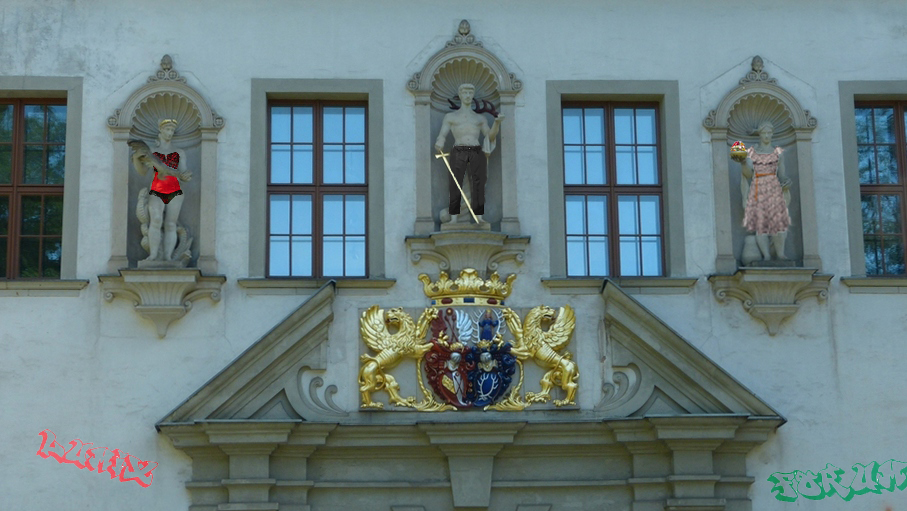 Schloßportalangezogen.jpg