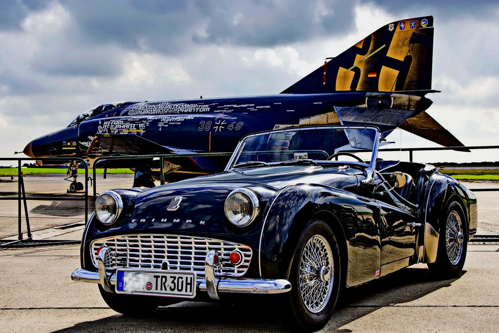 Triumph TR 3 vor Phantom.jpg