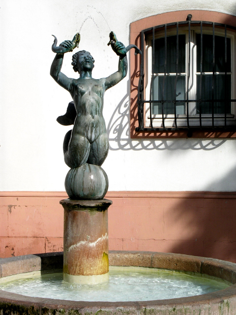 Brunnen in der Gaustraße_4_1.jpg