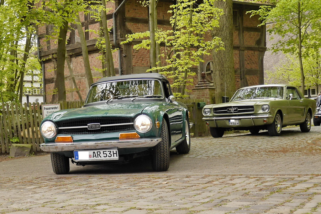 Triumph TR 6, Mustang.JPG