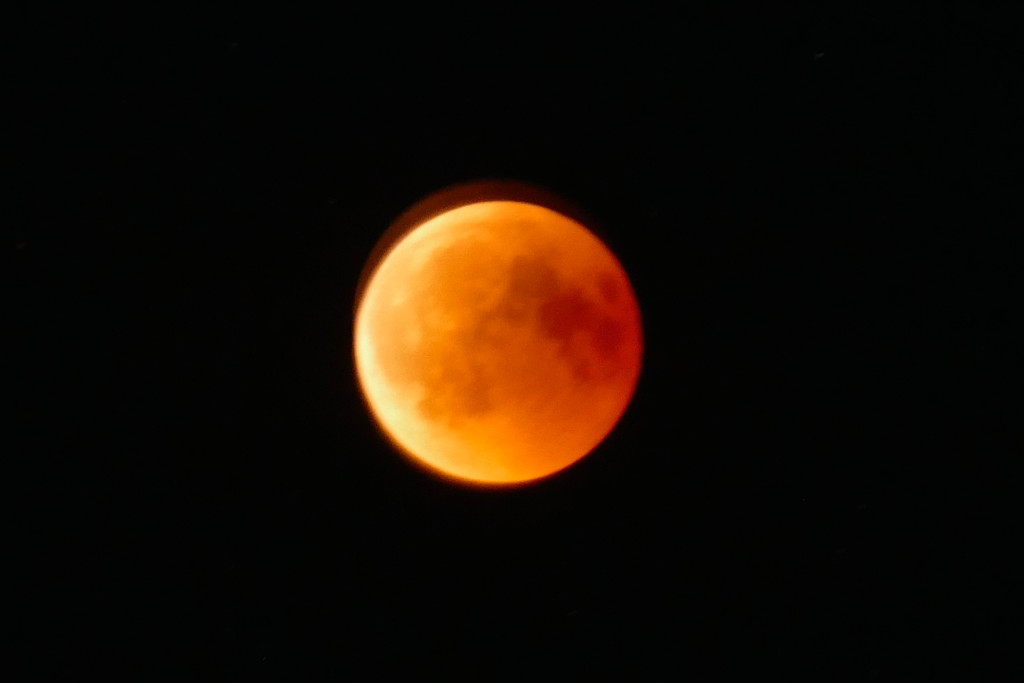 blutmond_unbearbeitet.jpg