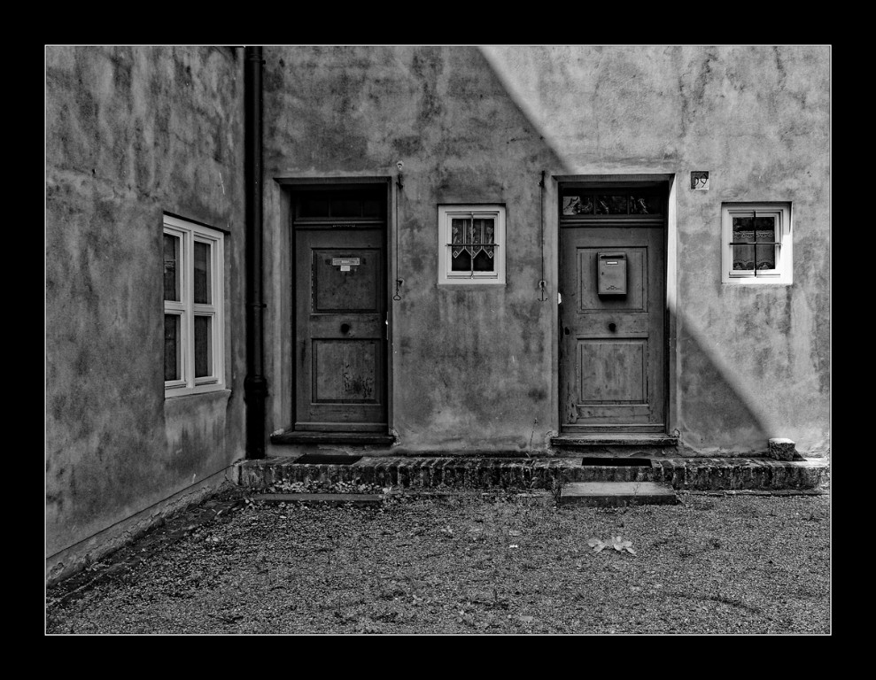 Fuggerei2_BW_1200px.jpg