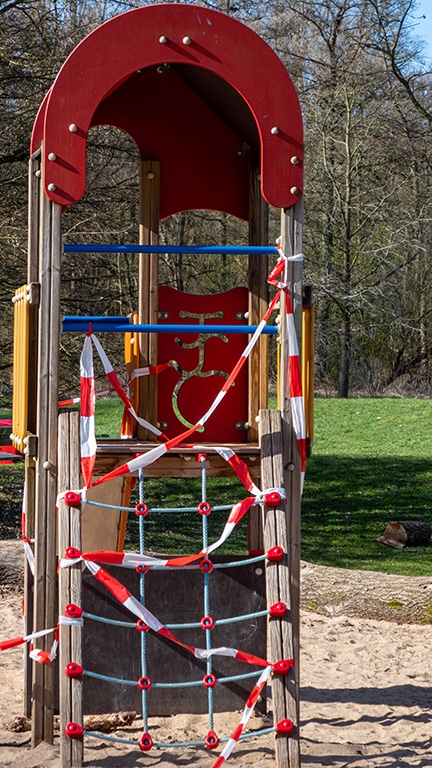 Corona-Tatort Spielplatz  kl.jpg