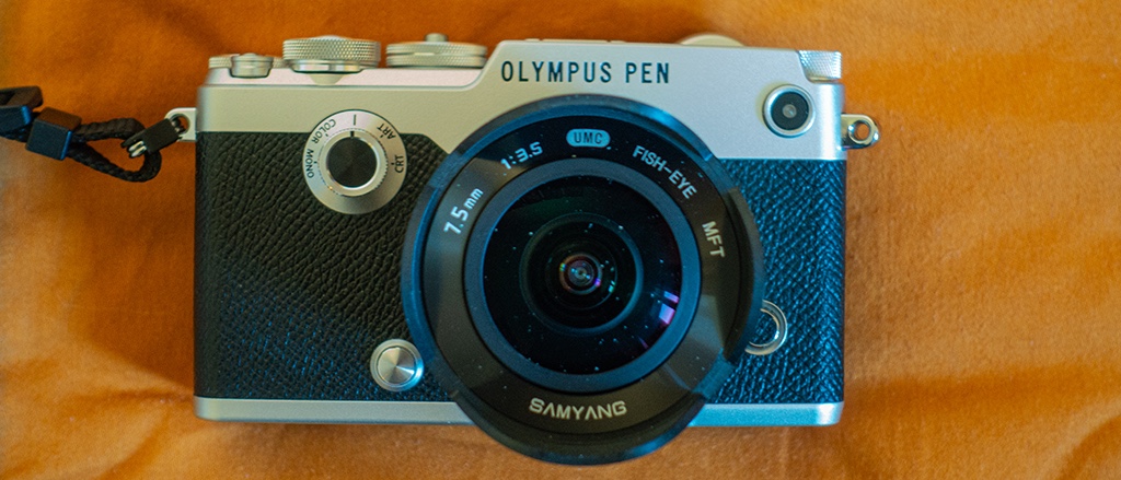 Pen-F mit Fisheye.jpg