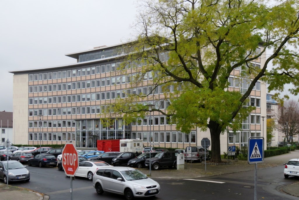 Verw.-Gebäude_1.jpg