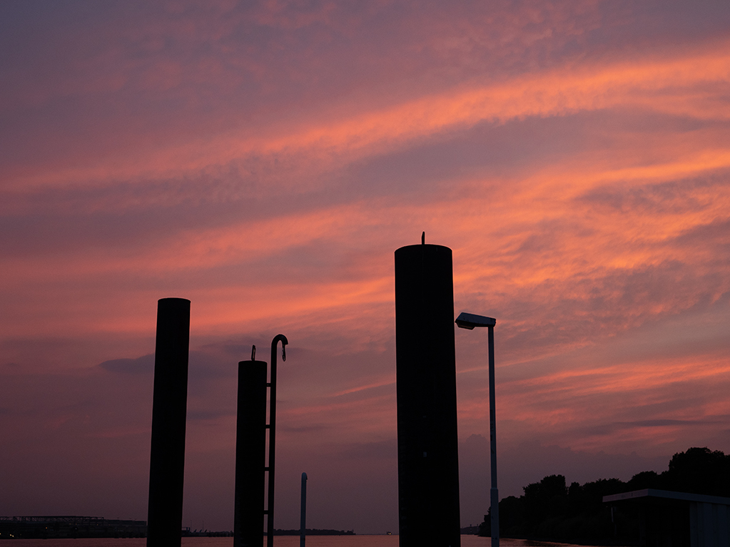 sunset at Hamburg harbour-klein.jpg