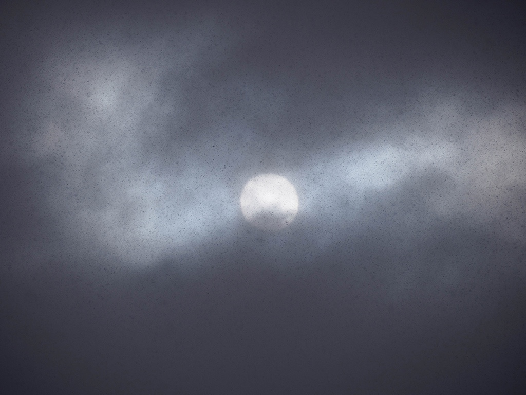 Blick in die Sonne bei Schneefall original.jpg