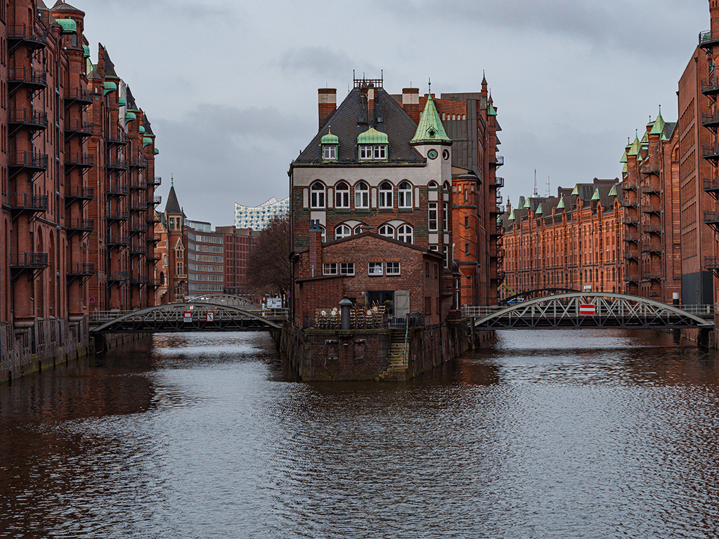 Hamburger Speicherstadt - Teehaus bei Tag-1-klein.jpg