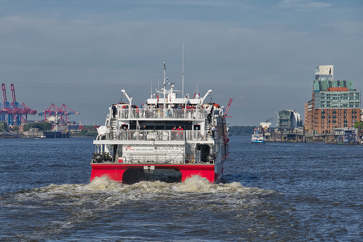 06_08_Hamburg_Hafen_Halunder Jet_04.jpg