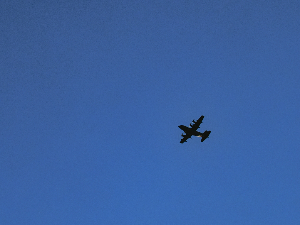 Ist das eine Locheed C-130.jpg