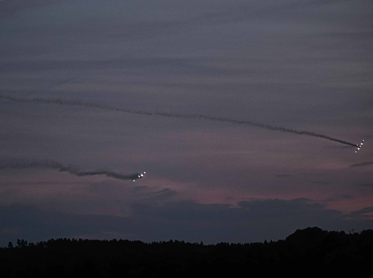 Flug In die Dämmerung.jpg