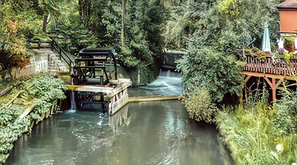 Spaziergängers Wasserrad-bearbeitet.jpg