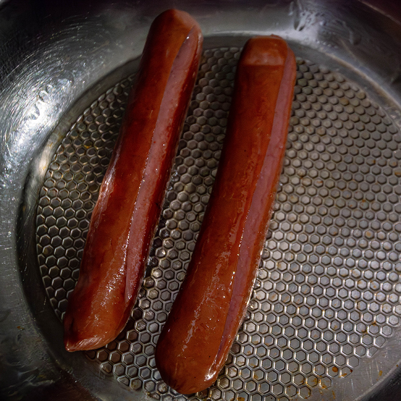 Currywurst in der Pfanne.jpg