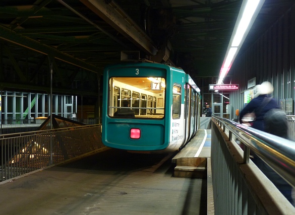 Schwebebahn(1).jpg