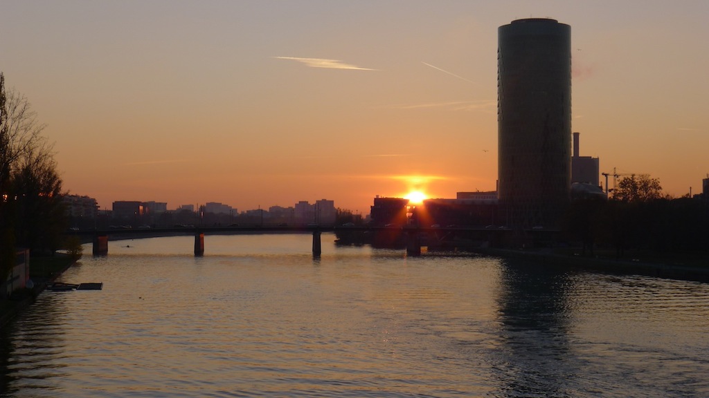 Sonne_in_frankfurt.JPG