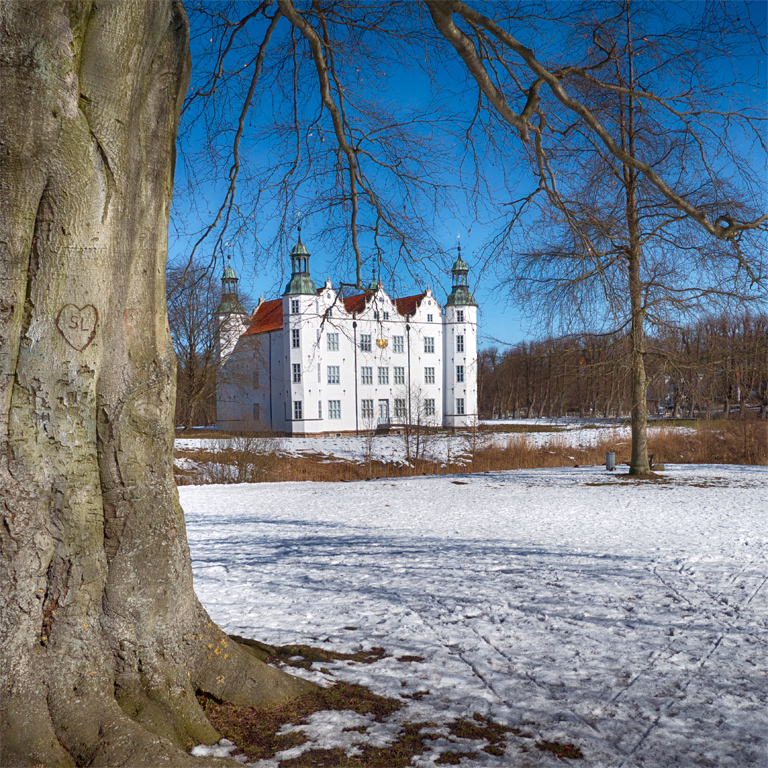 Schloß Ahrensburg von 1585.jpg