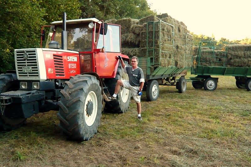 Vom Rad auf den Traktor.JPG