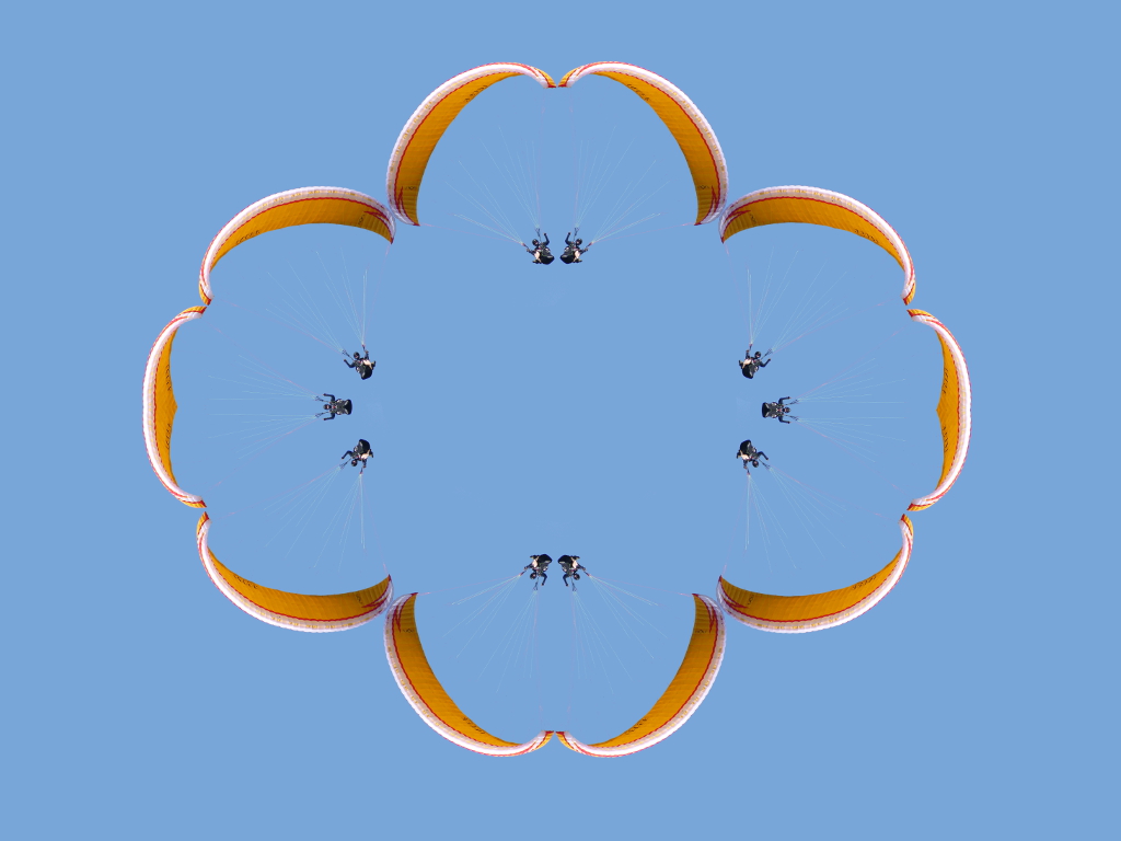 Spiegelung Gleitschirmflieger verkleinert.JPG